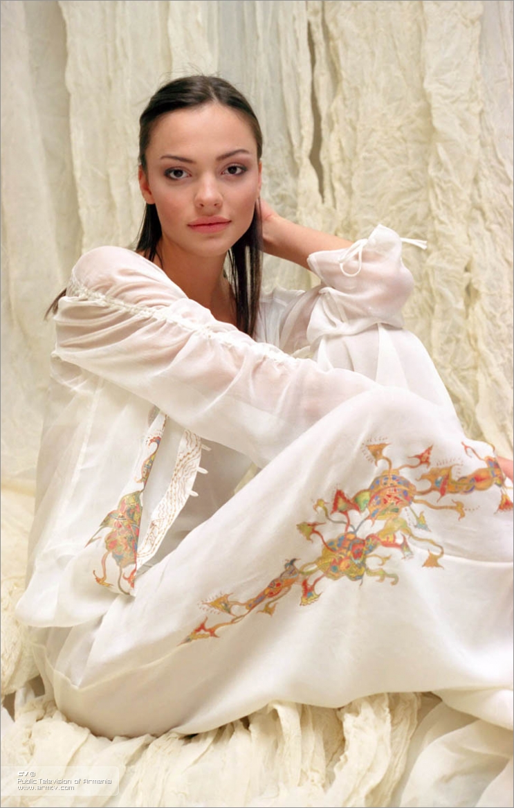 http://ilarge.lisimg.com/image/1141651/968full-lusine-tovmasyan.jpg