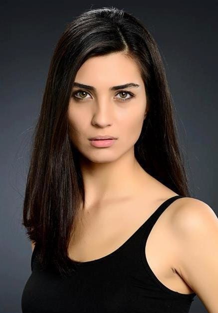 Tuba Büyüküstün - Tuba Büyüküstün Drama List, Height, Age, Family, Net ...