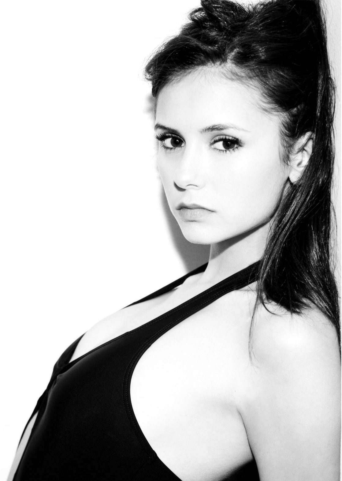 1118full-nina-dobrev.jpg