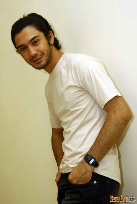 Picture of Reza Rahadian