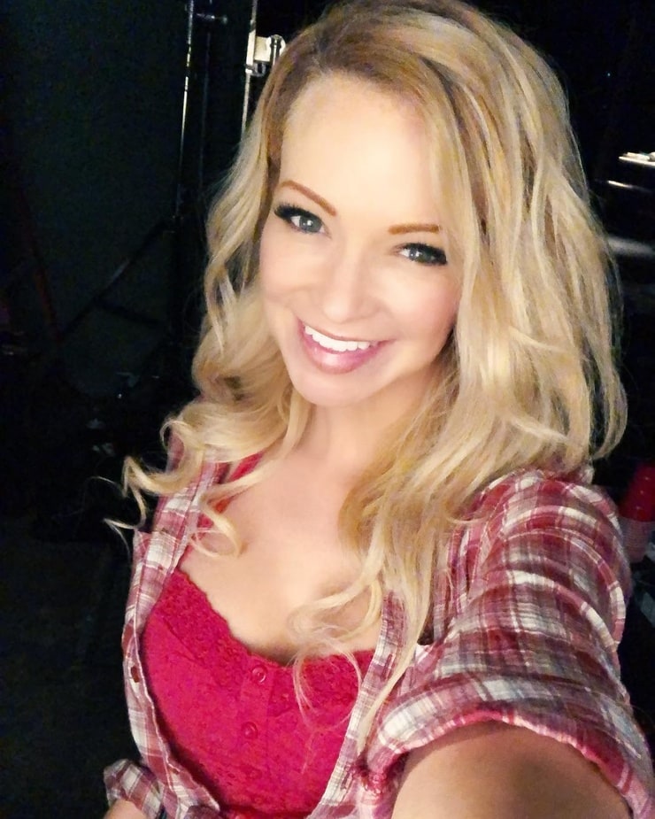 Image Of Mindy Robinson