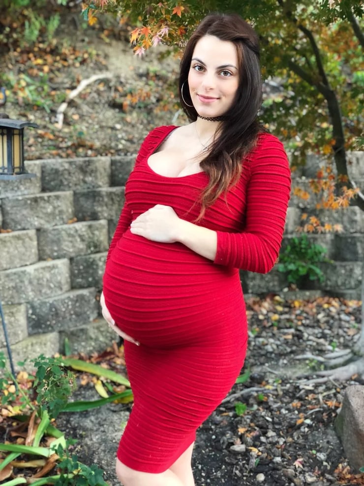 Curvy pregnant