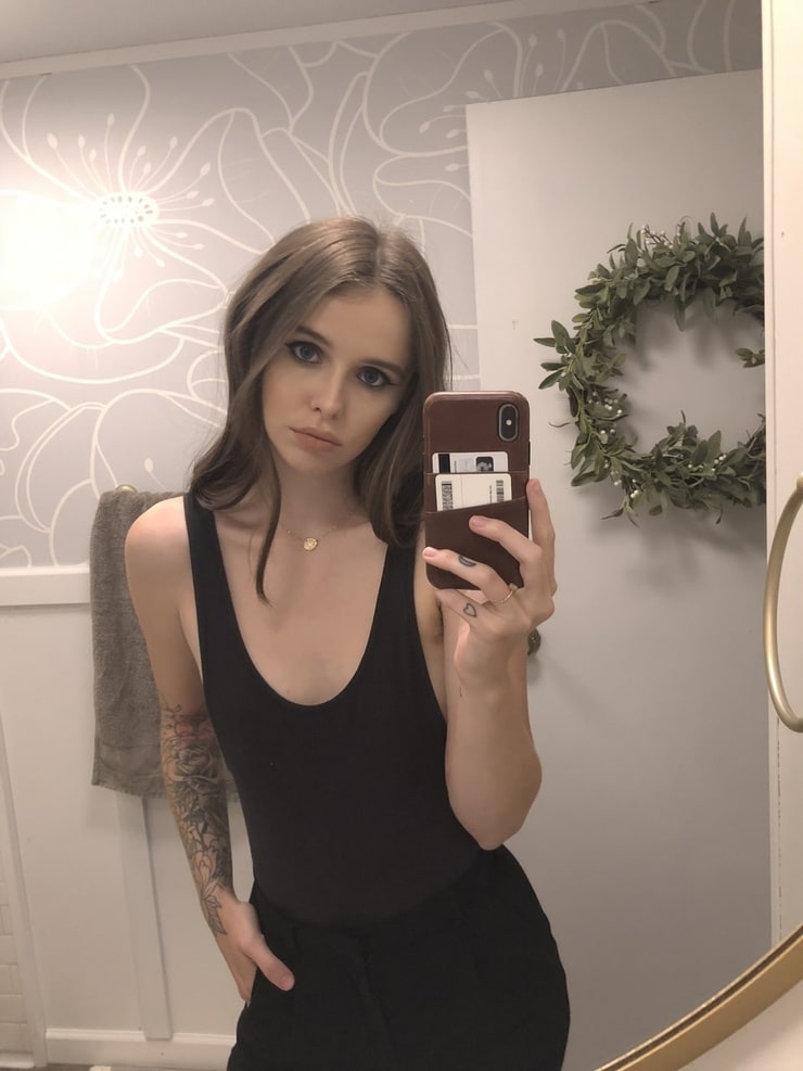 Acacia Brinley Image