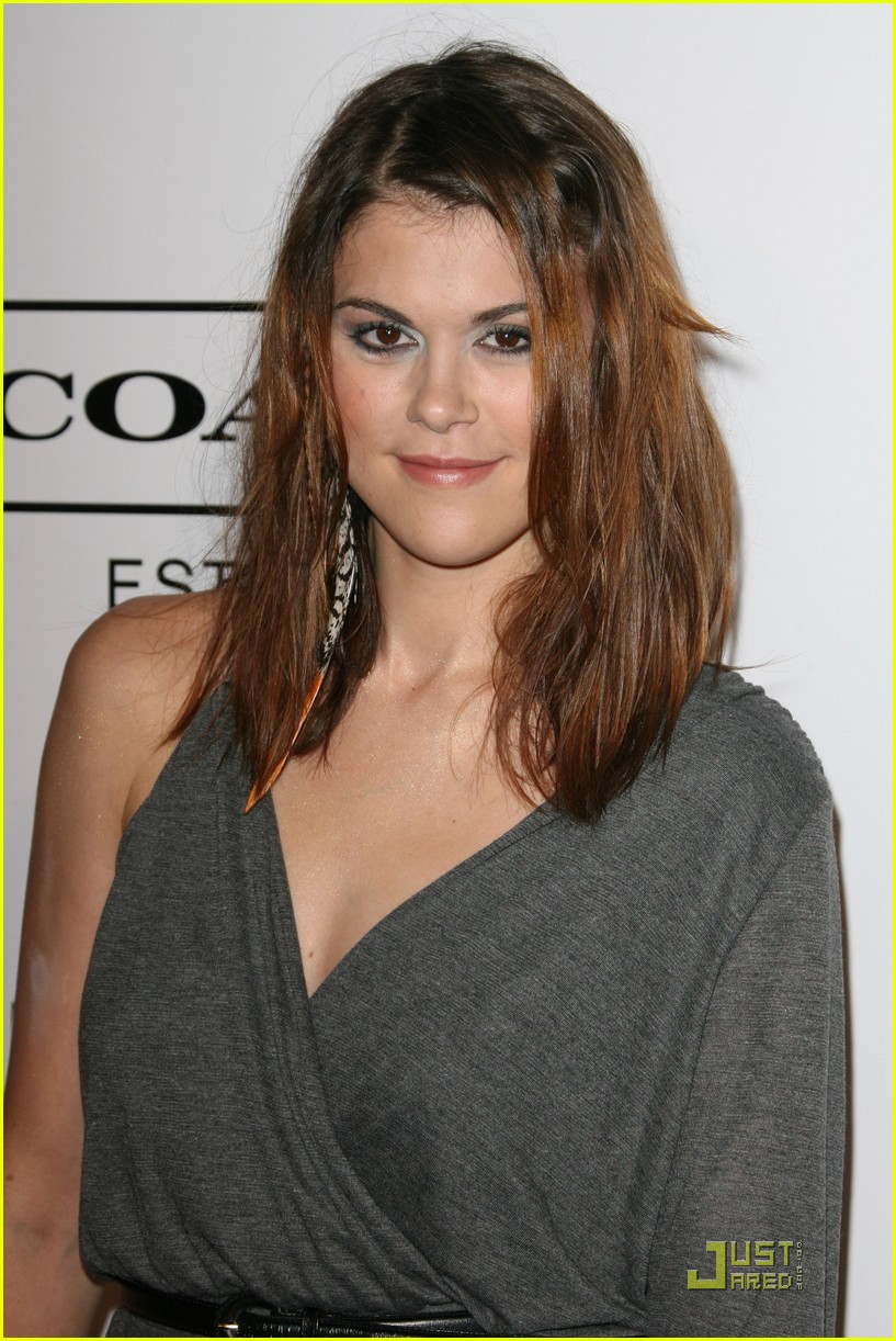 ilarge.lisimg.com/image/2905957/817full-lindsey-shaw.jpg