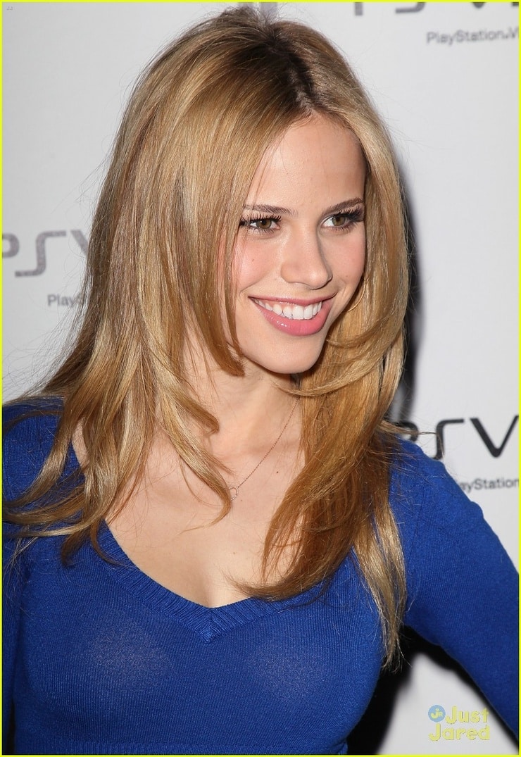 Halston sage scene fan pic