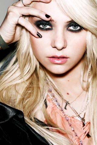 Picture of Taylor Momsen
Taylor Momsen