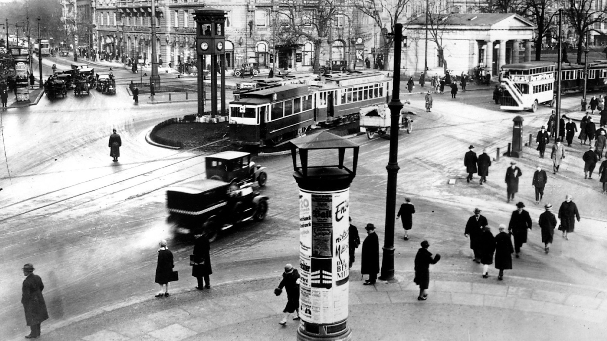 Berlin: Symphony of a Great City Berlin: Symphony of a Great City