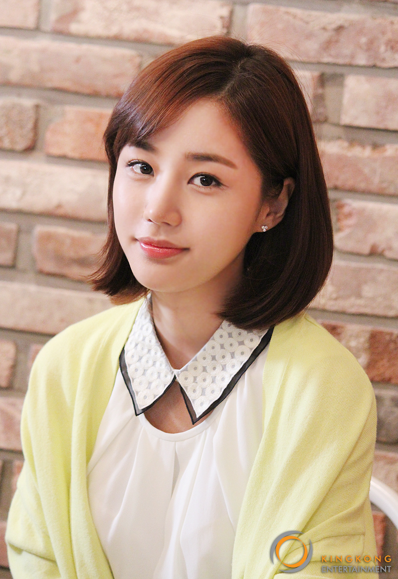 Picture of Yoon Jin Yi