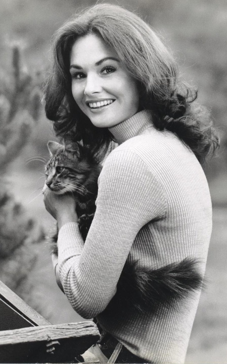 Lori Saunders