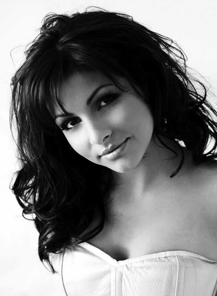 740full-roxanne-pallett.jpg