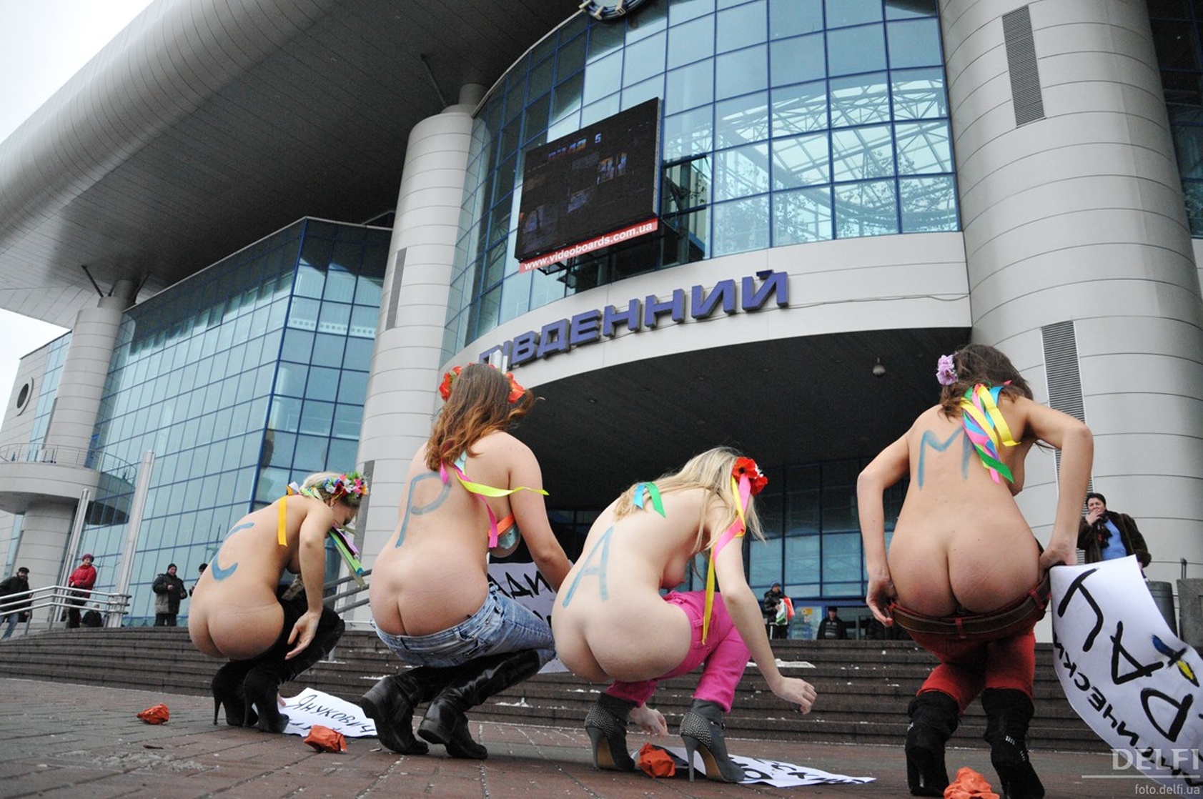 Порно с активистками femen порно с активистками femen