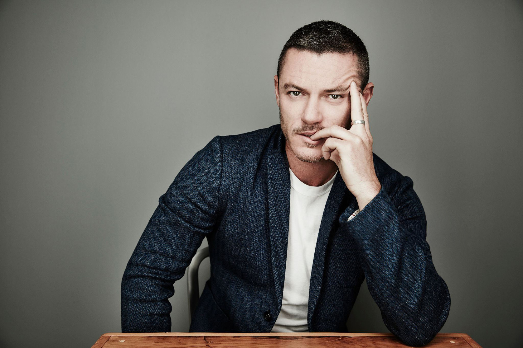 1118full-luke-evans.jpg