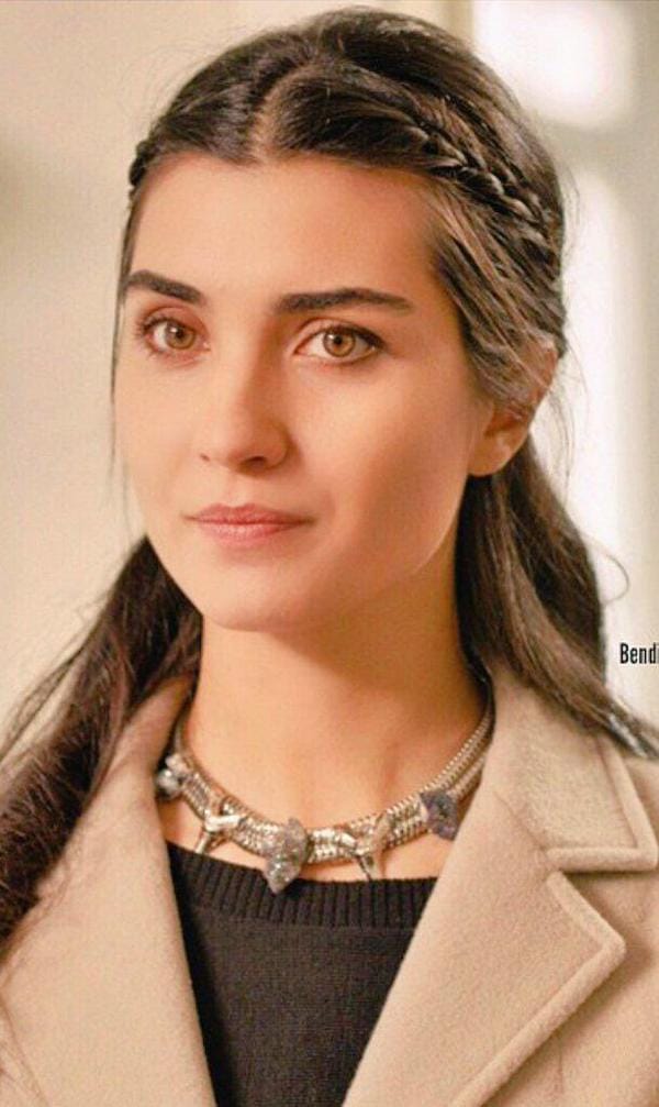 Tuba Büyüküstün picture