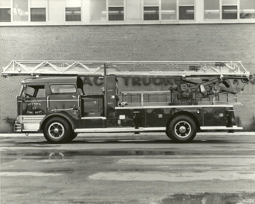 Ottawa, ON Ladder 23