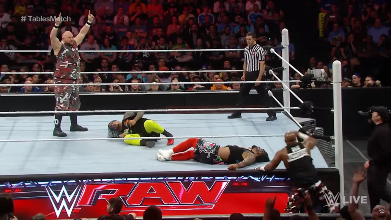 Picture of The Usos vs. The Dudley Boyz (WWE, Raw 04/04/16)