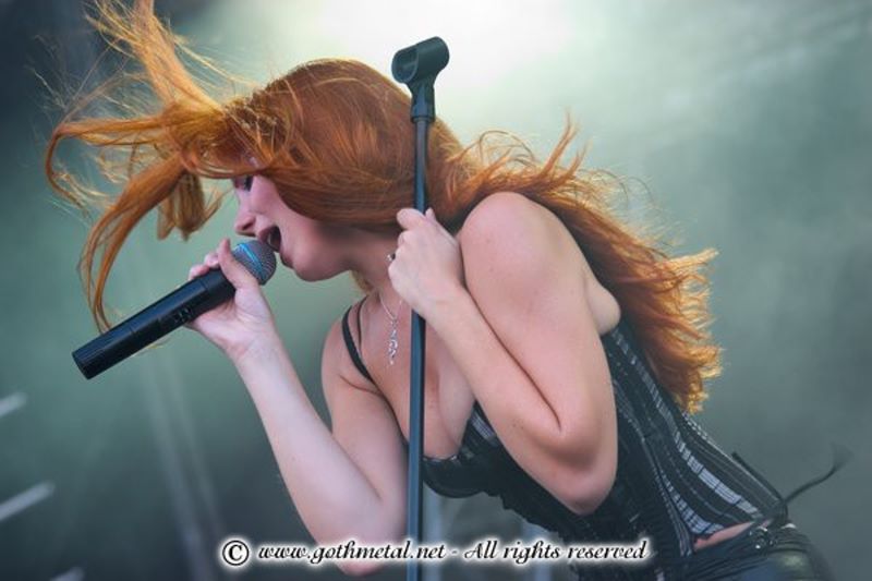 Simone Simons