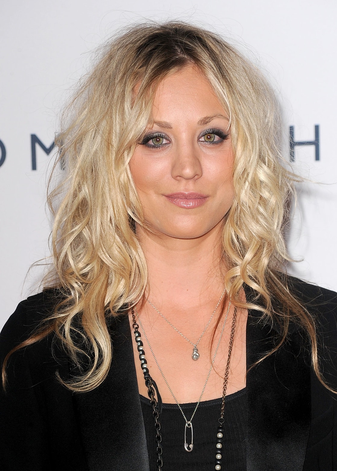 Kaley Cuoco Eyebrows