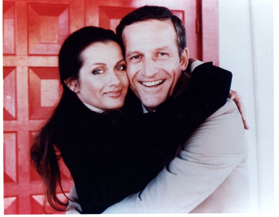 Daniel J. Travanti Daniel J. Travanti