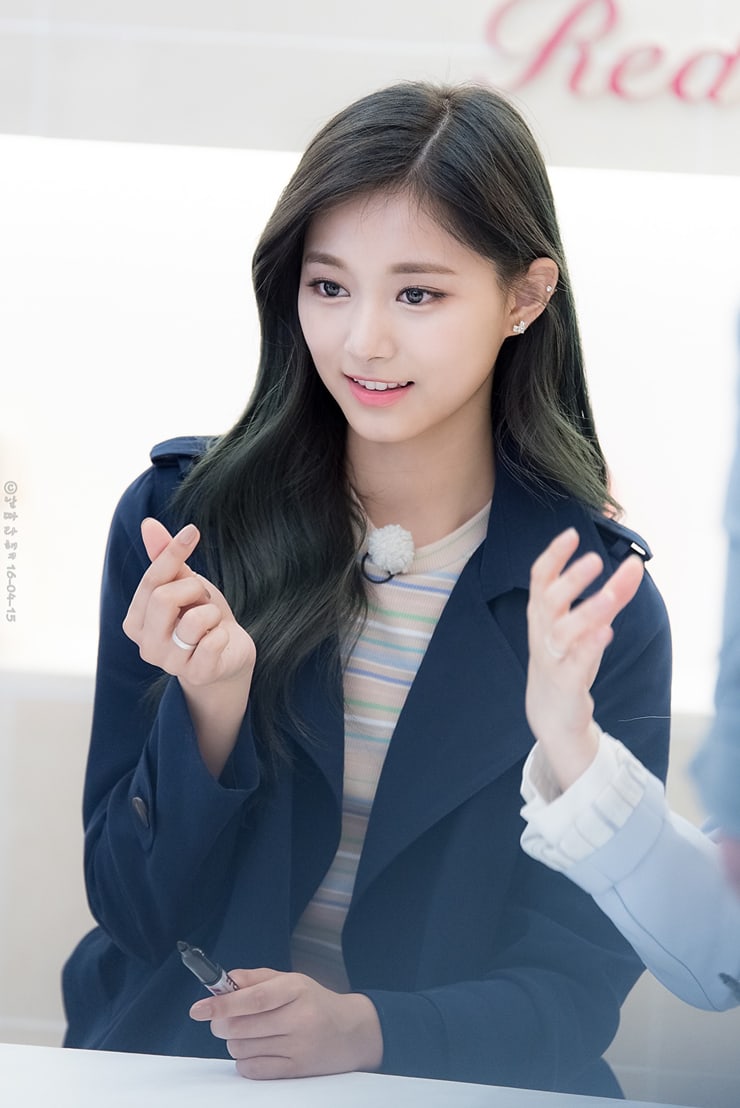 Picture Of Chou Tzu-yu (tzuyu)