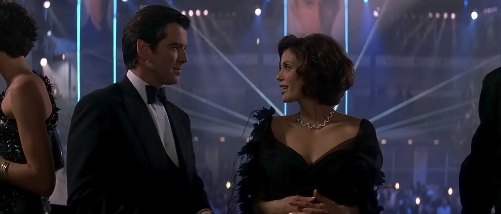 Pierce Brosnan And Teri Hatcher 9244