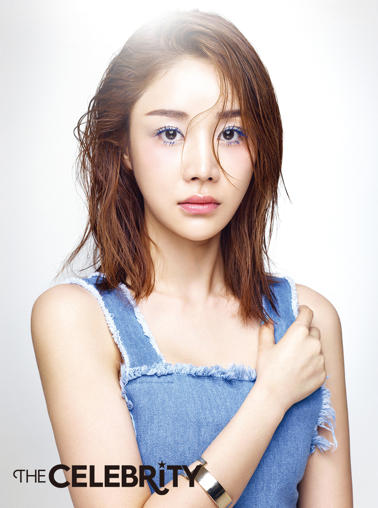 Picture of Yoon Jin Yi