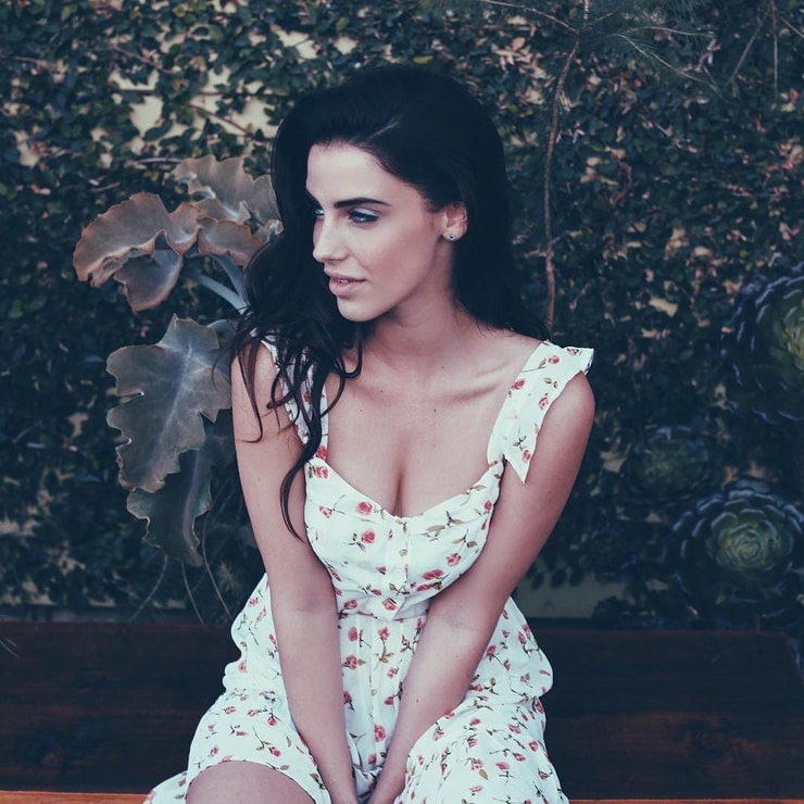 Image of Jessica Lowndes.