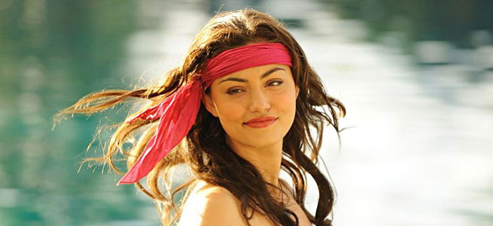 Phoebe Tonkin