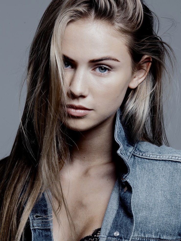 Picture Of Scarlett Leithold 7289