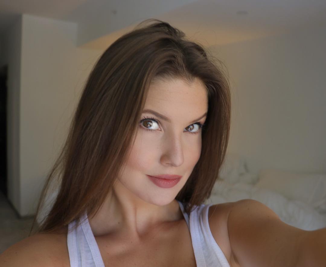 Picture of Amanda Cerny