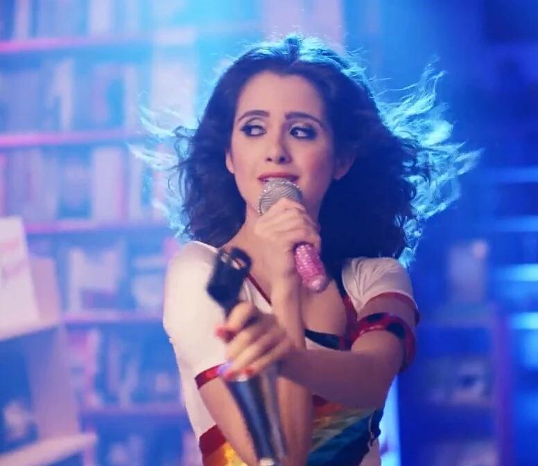 Laura Marano