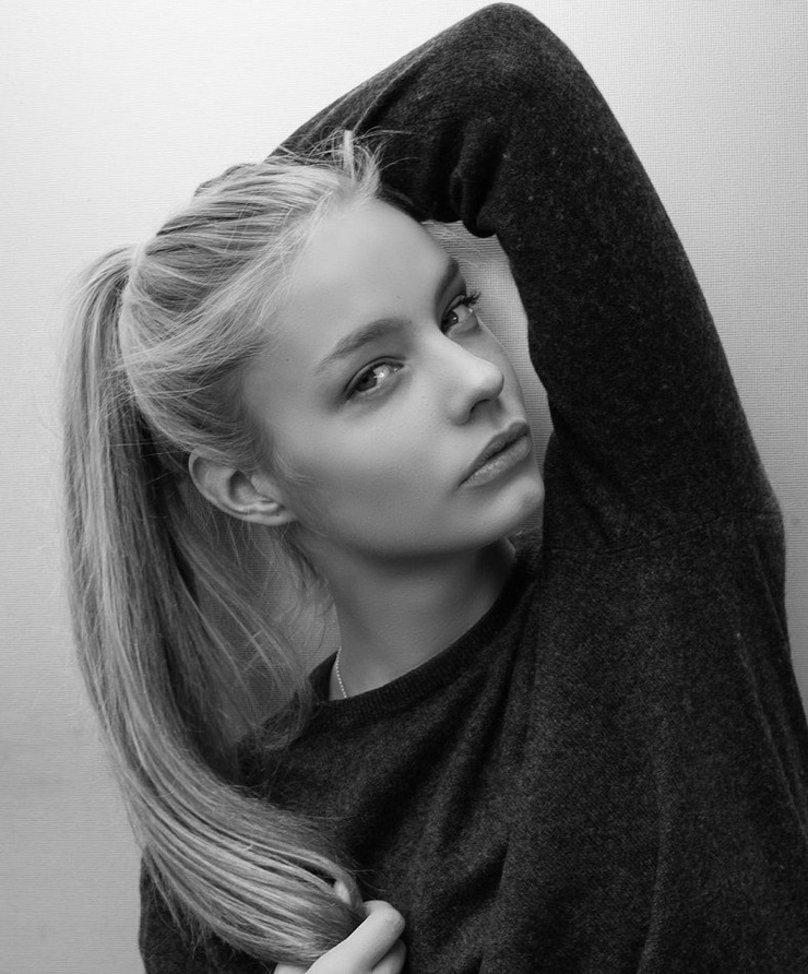 Picture of Holly Horne represented by Bella Management