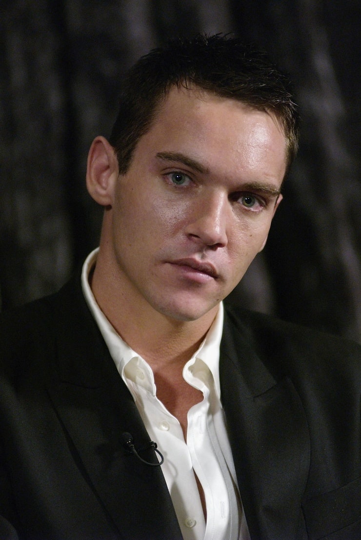 Jonathan Rhys Meyers as henry viii