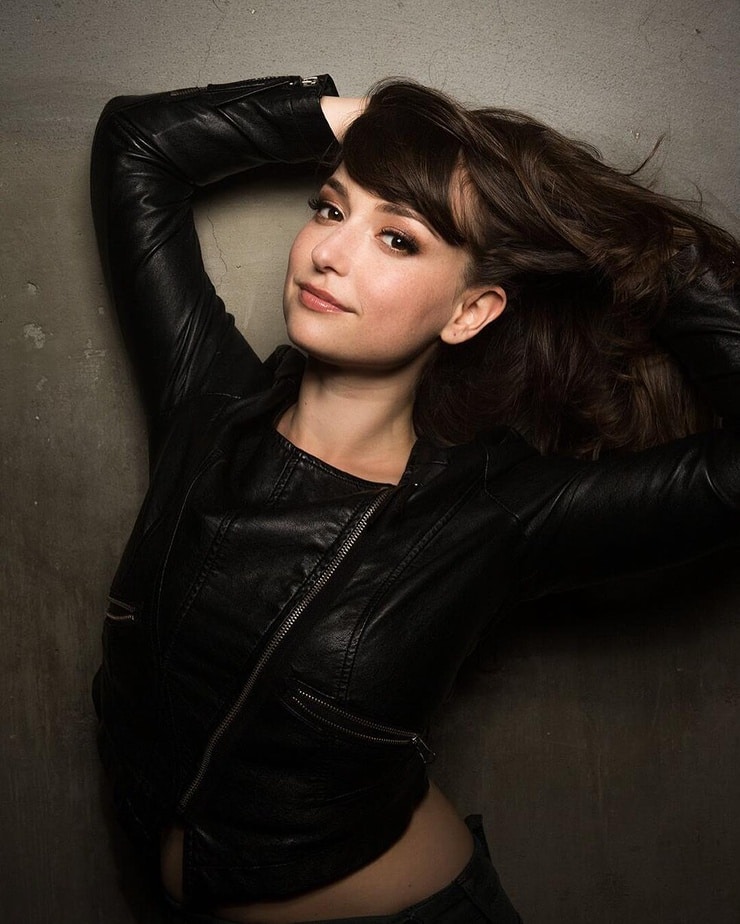 Milana vayntrub фото