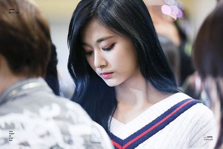Chou Tzu-yu (Tzuyu) Chou Tzu-yu (Tzuyu)