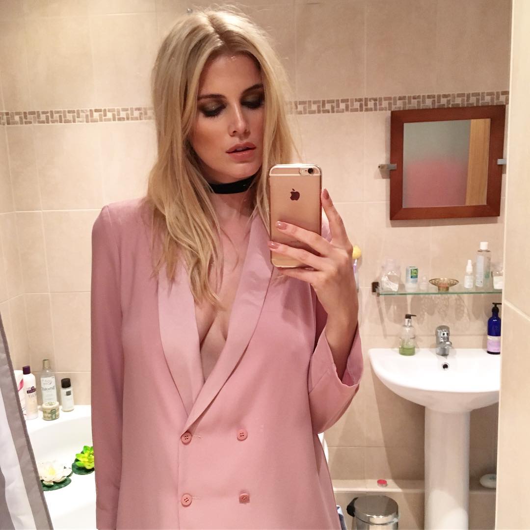 cameltoe Selfie Ashley James naked photo 2017 Sexy Selfie Ashley James naked photo 2017