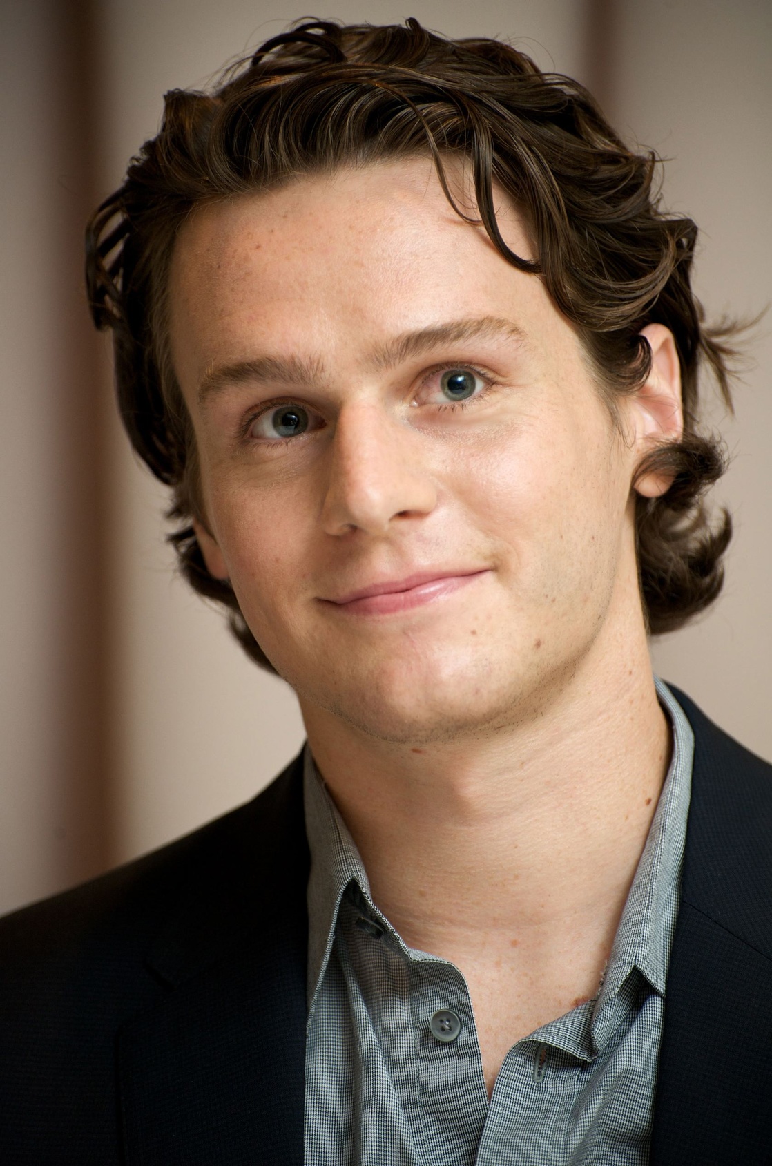Picture of jonathan groff