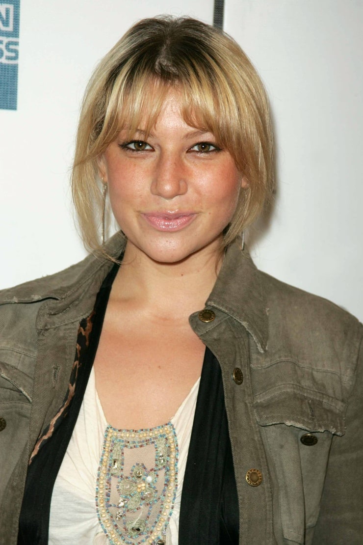 Next photo of Ari Graynor