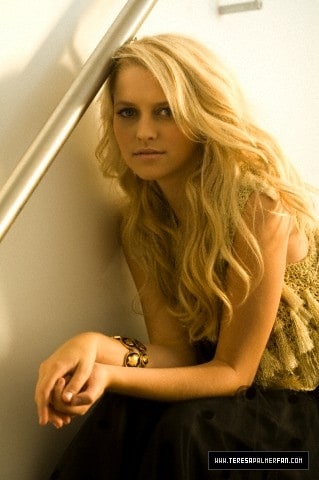 Teresa Palmer рыженькая