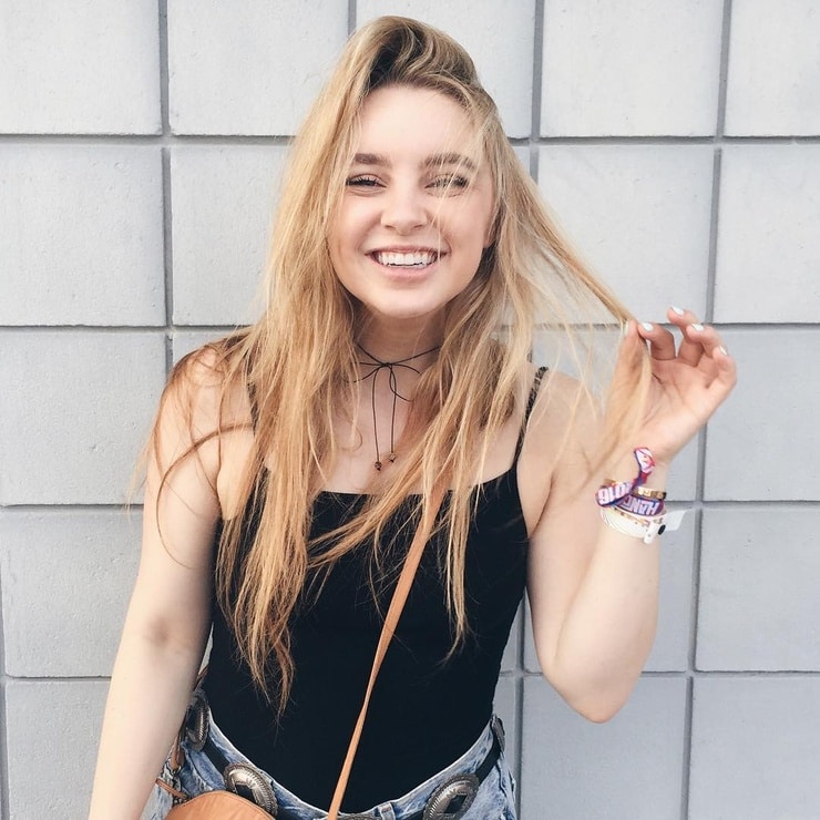 Picture of Alexa Losey