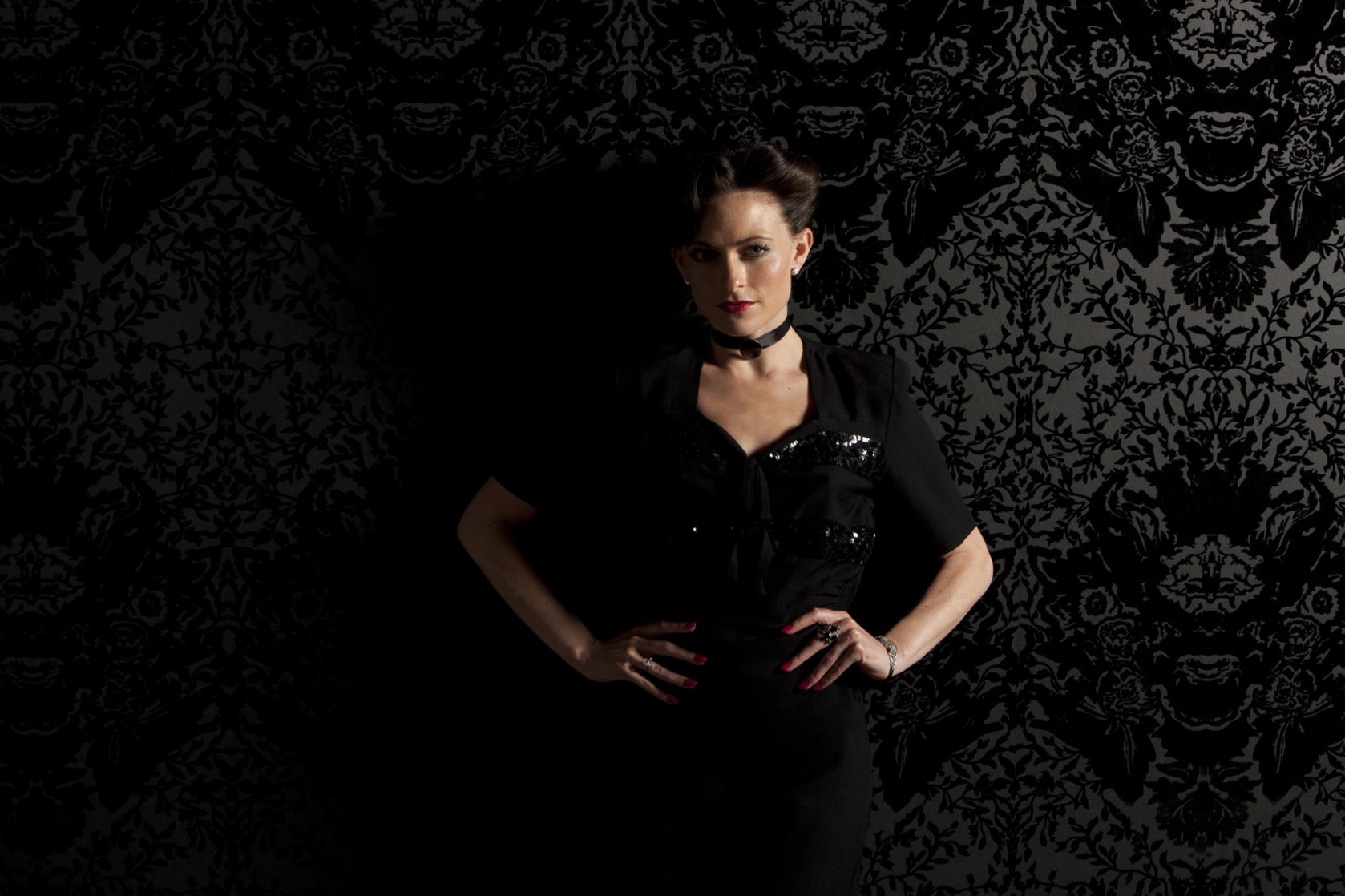 Irene Adler (Lara Pulver)