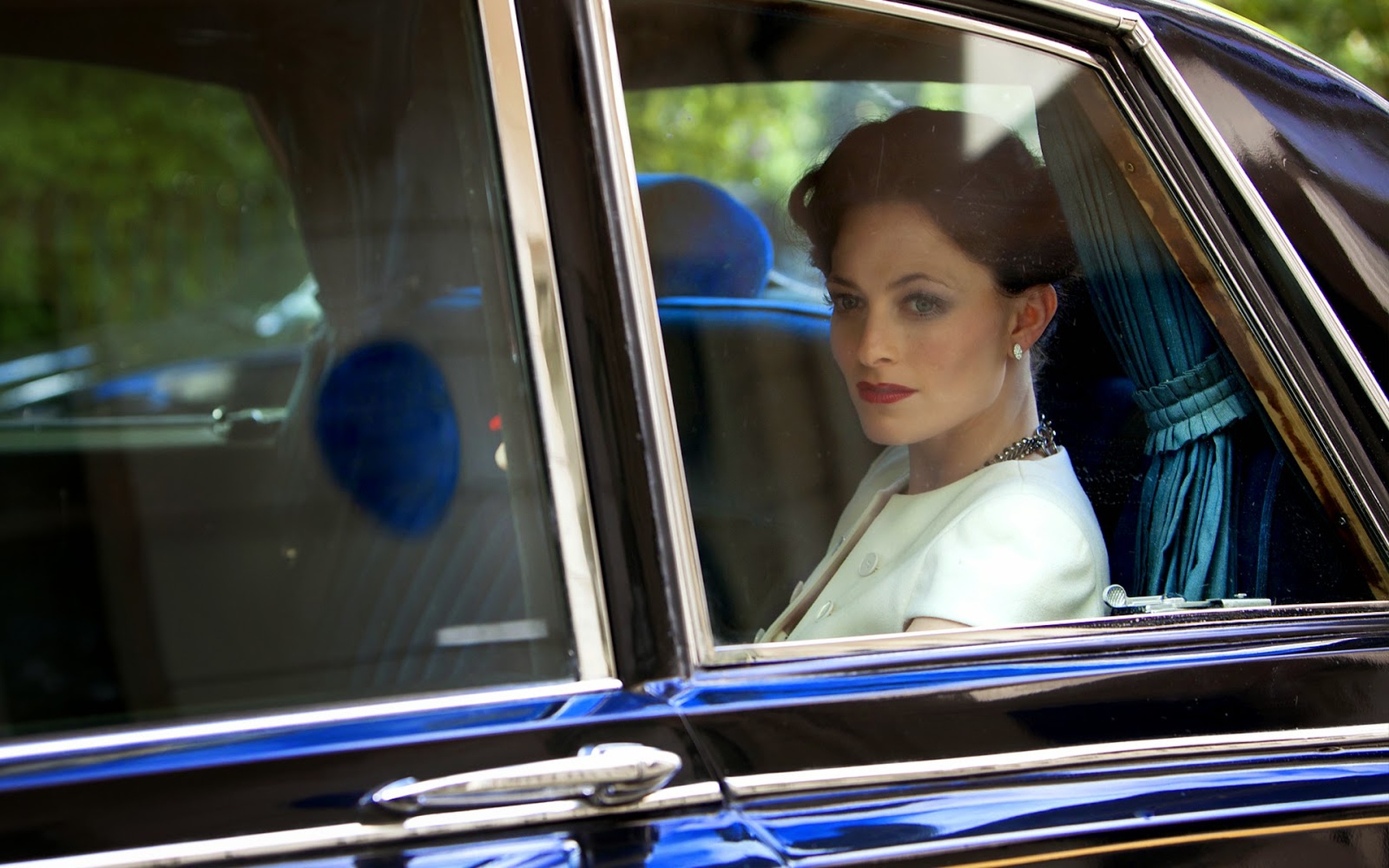 Irene Adler (Lara Pulver)