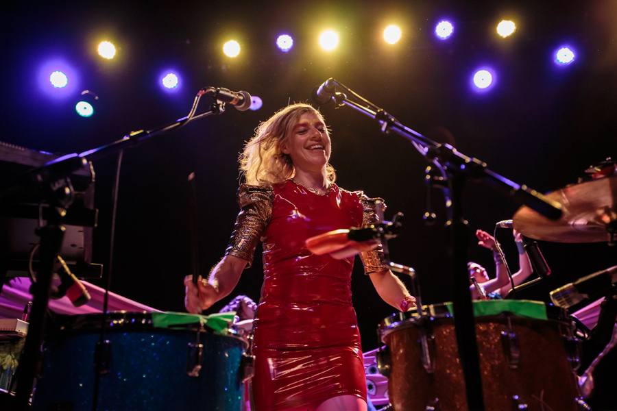 tUnE-yArDs tUnE-yArDs