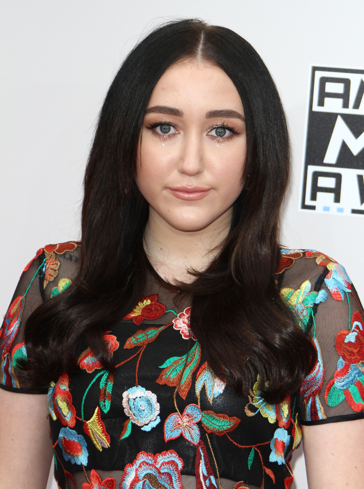 Noah Cyrus image