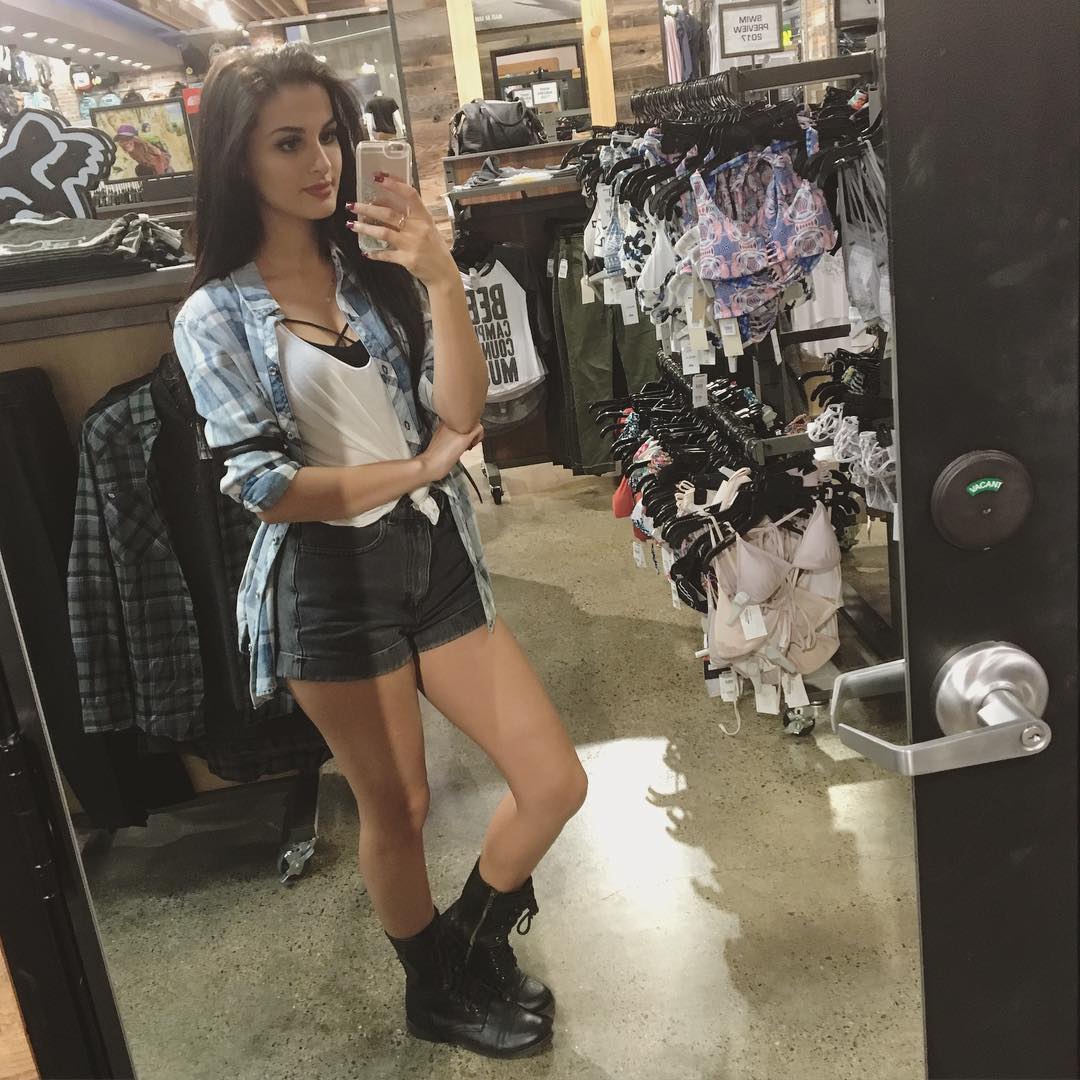 Ssniperwolf Hot