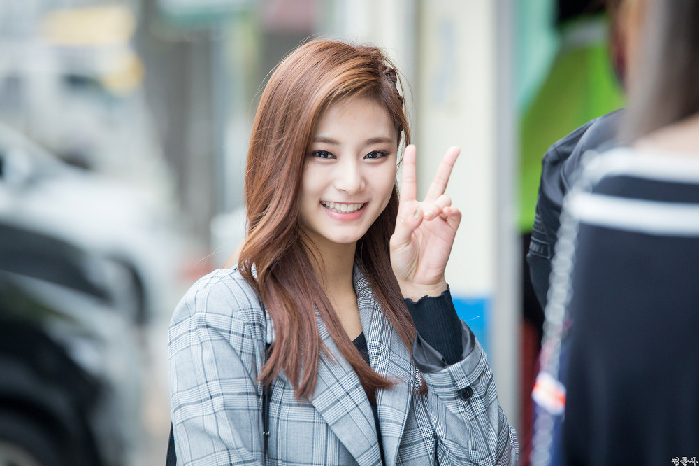 Chou Tzu-yu (Tzuyu) Chou Tzu-yu (Tzuyu)