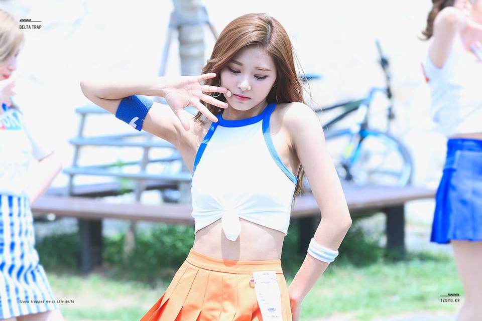 Chou Tzu-yu (Tzuyu) Chou Tzu-yu (Tzuyu)