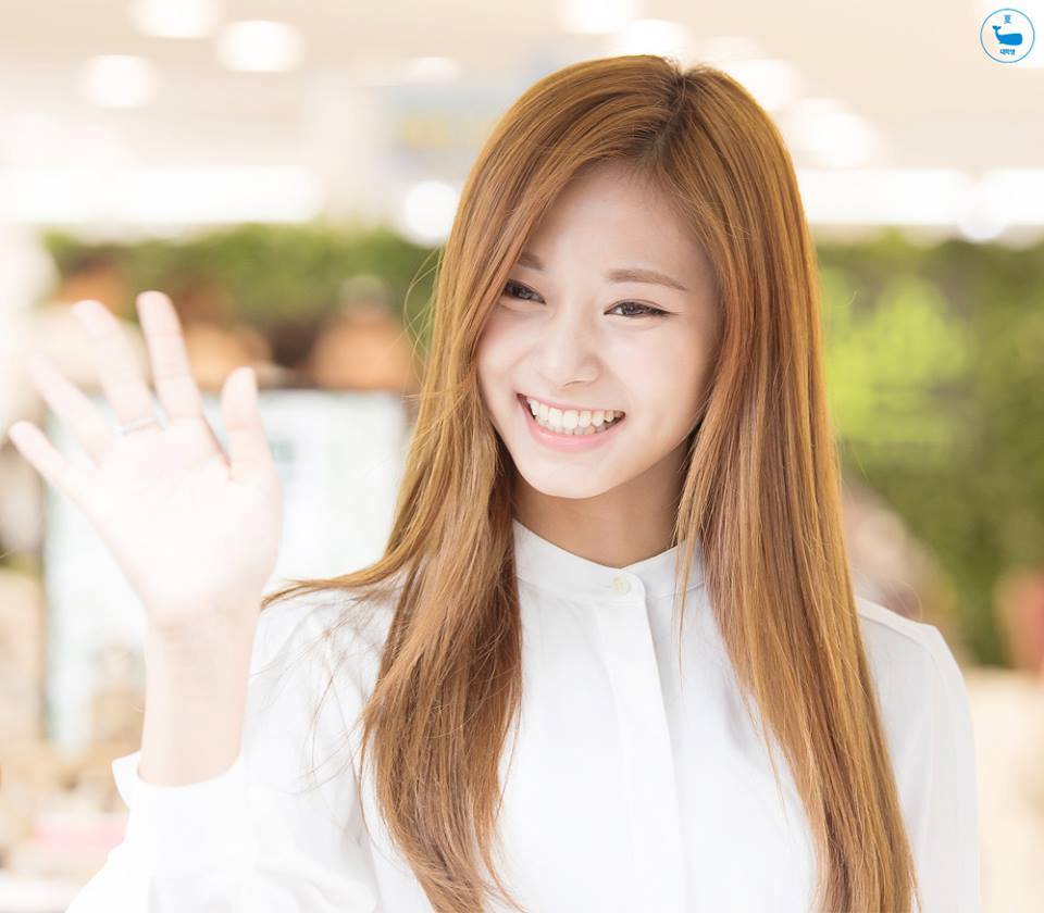 Chou Tzu-yu (Tzuyu) Chou Tzu-yu (Tzuyu)