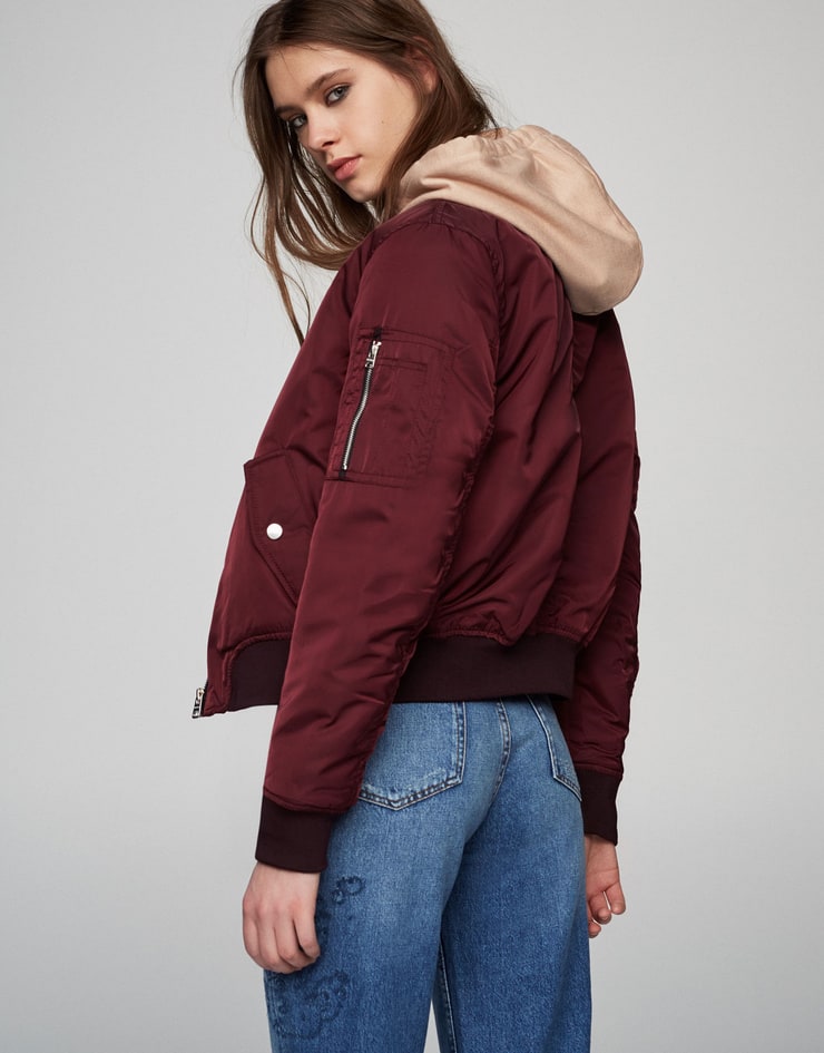 Pull bear женское. Pull and Bear пуховик женский бордовый 9713.. Pull and Bear куртка женская бордовая. Бомбер Pull and Bear женские. Pull and Bear куртка женская бордовая 2018 год.