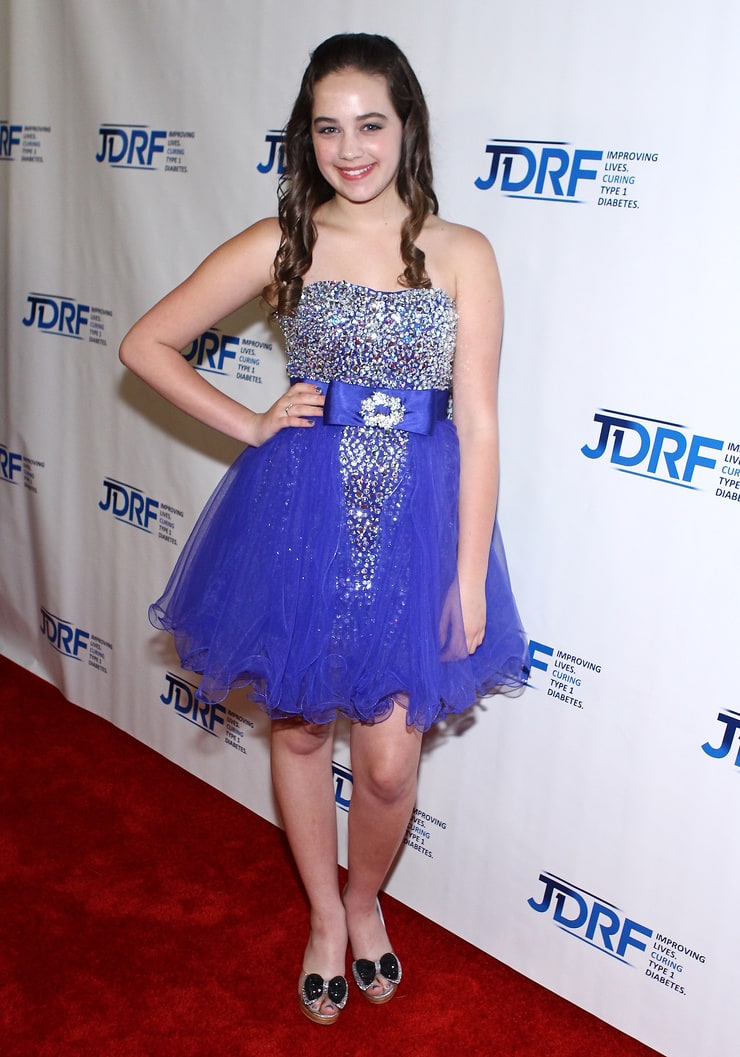 Mary Mouser picture.