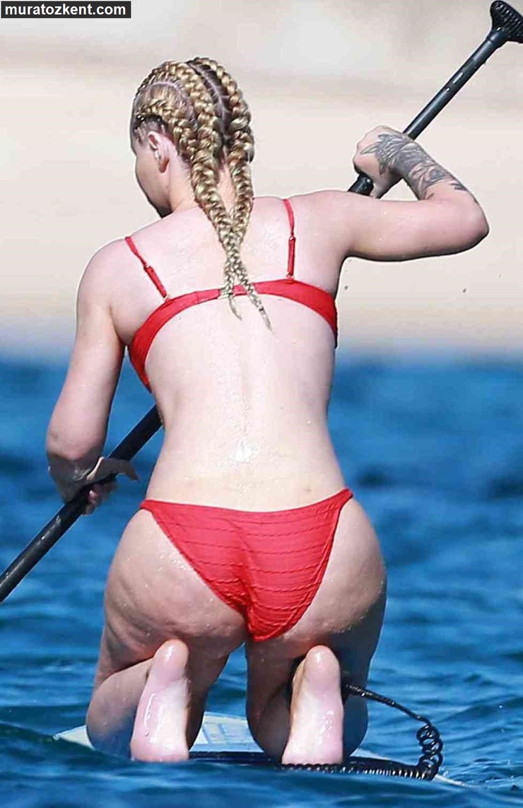 Iggy Azalea - on and off a yacht in Cabo San Lucas Mexico 01/22/17.